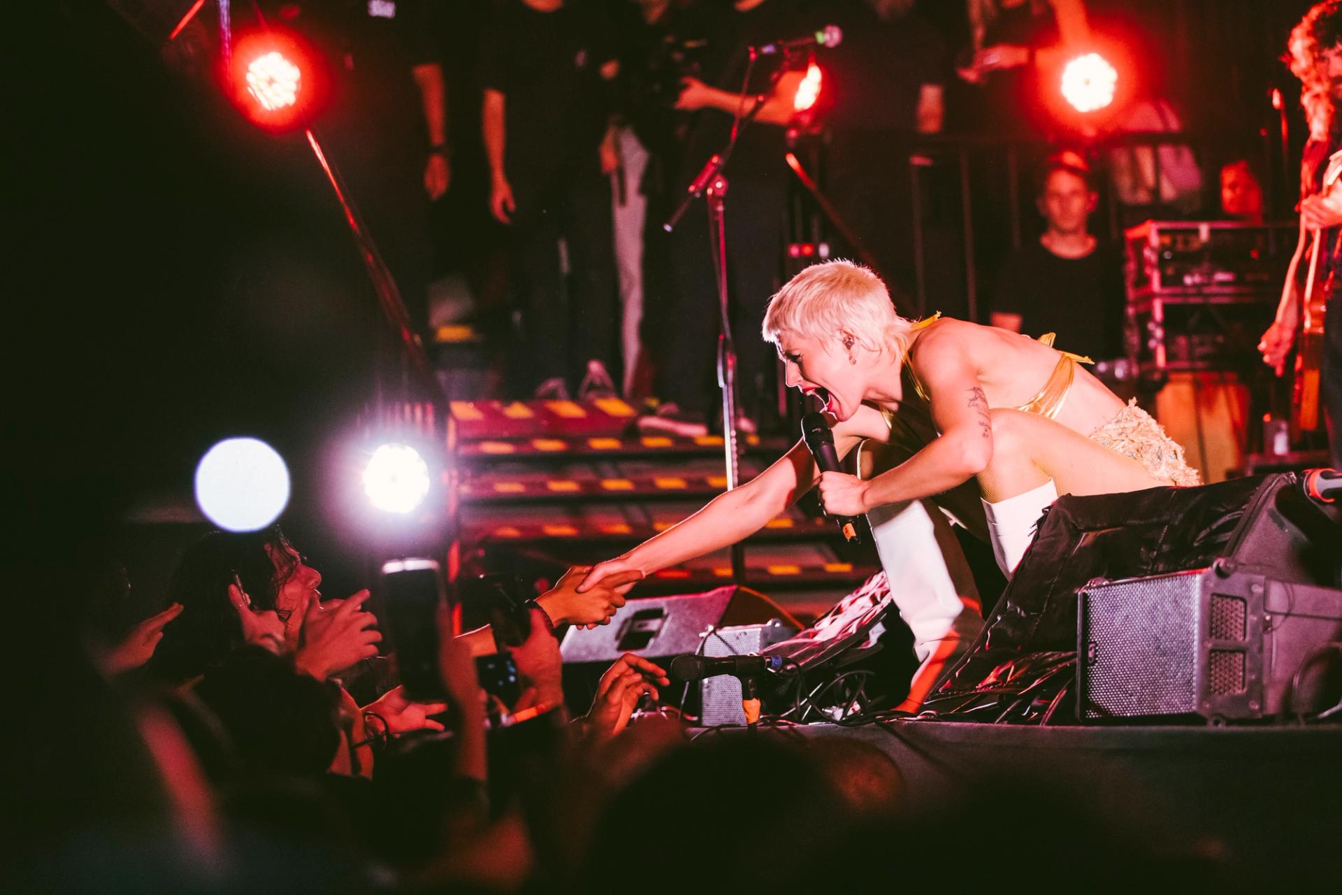 Amyl and the sniffers tocando en vivo en Ciudad de México, fotografía por Alan Cortés