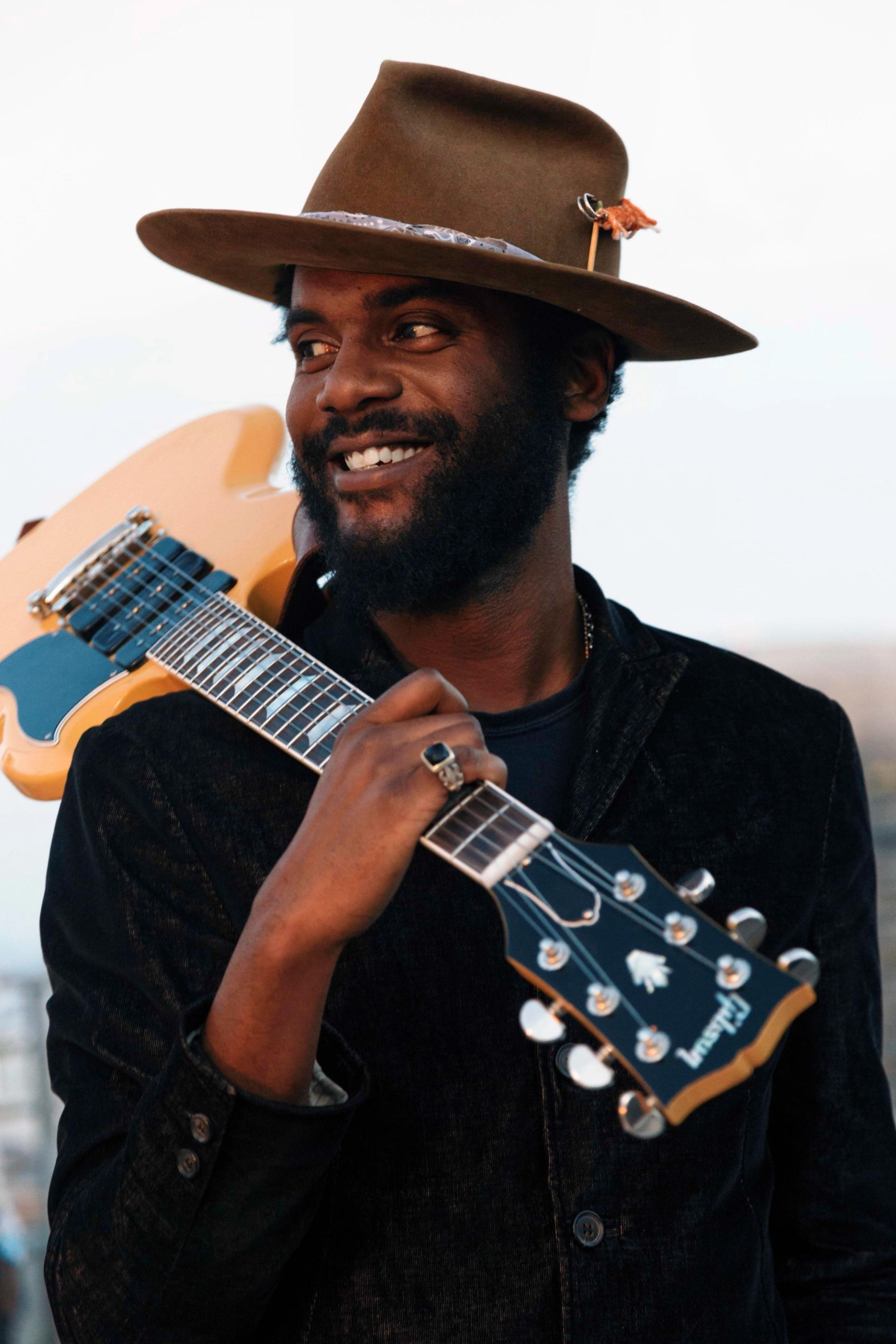 Gary Clark Junior portrait with a guitar, photographed by Alan Cortés in Mexico City