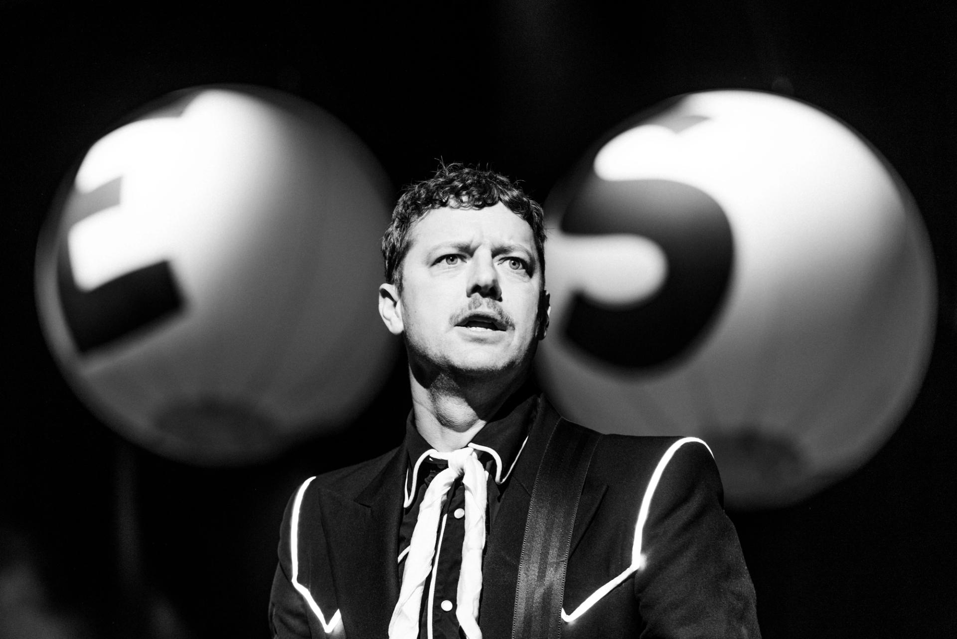The Hives performing live on stage at Teatro Metropolitan in Mexico City, photographed by Alan Cortés