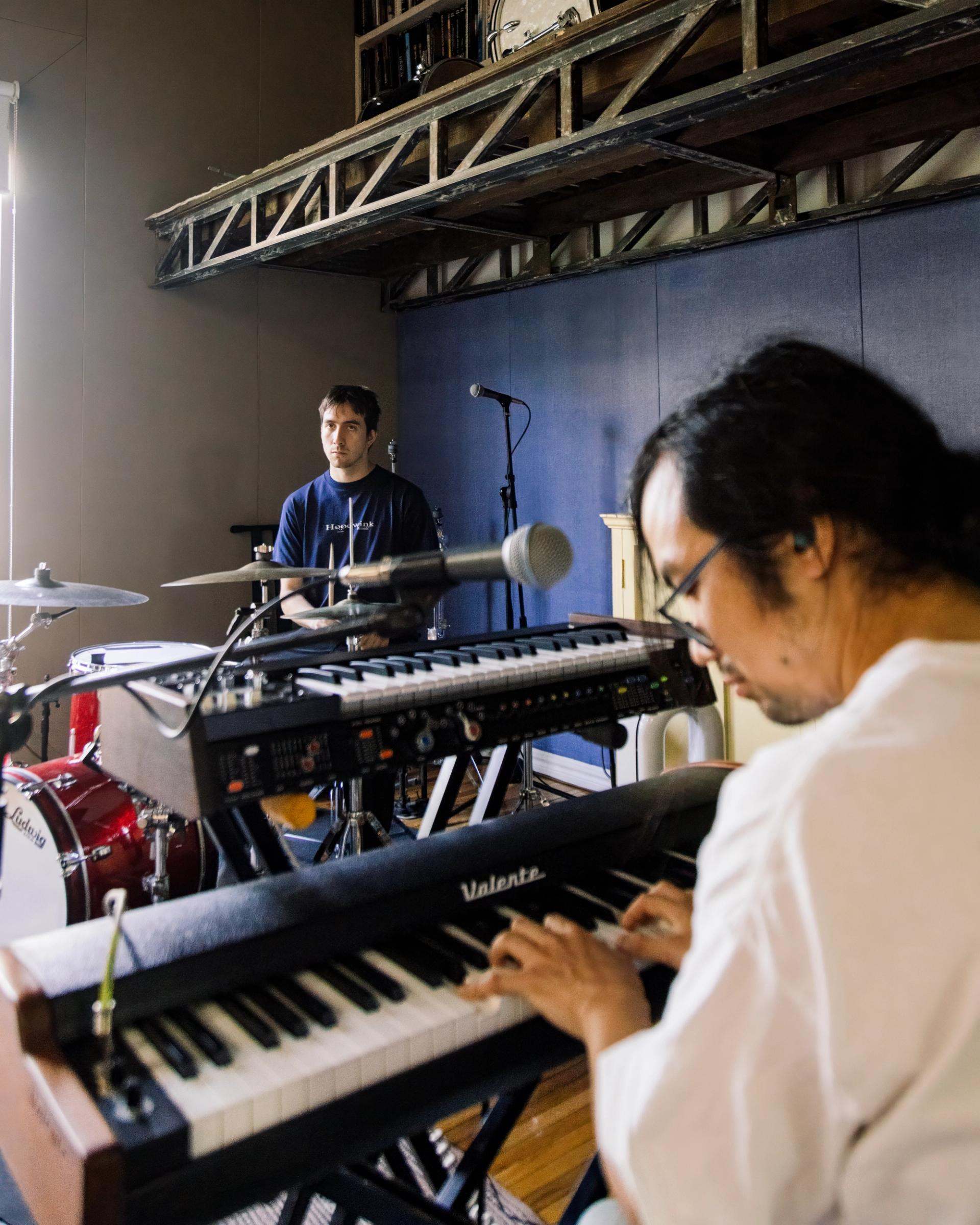 Unknown Mortal Orchestra Ensayando en Panoram Studios en Ciudad de México - Fotografía por Alan Cortés