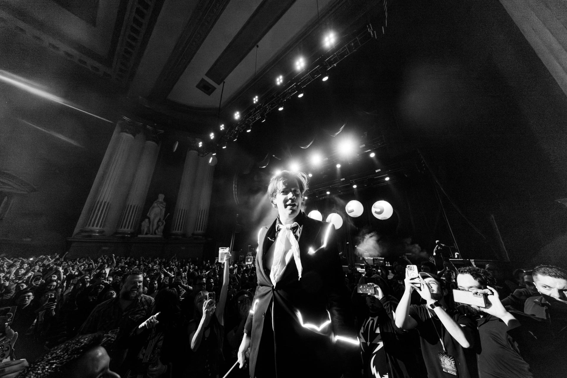 The Hives performing live on stage at Teatro Metropolitan in Mexico City, photographed by Alan Cortés