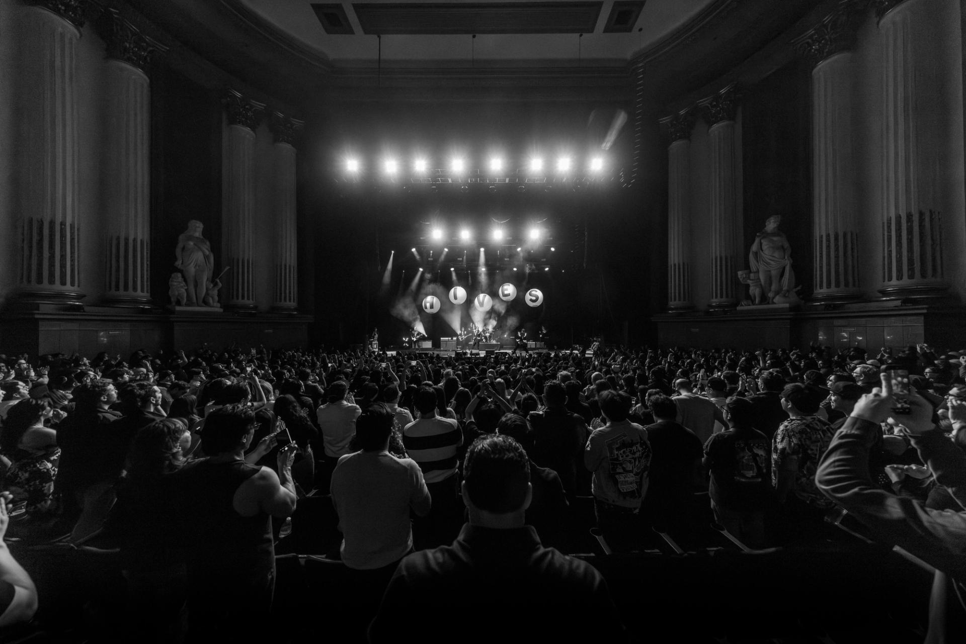 The Hives performing live on stage at Teatro Metropolitan in Mexico City, photographed by Alan Cortés