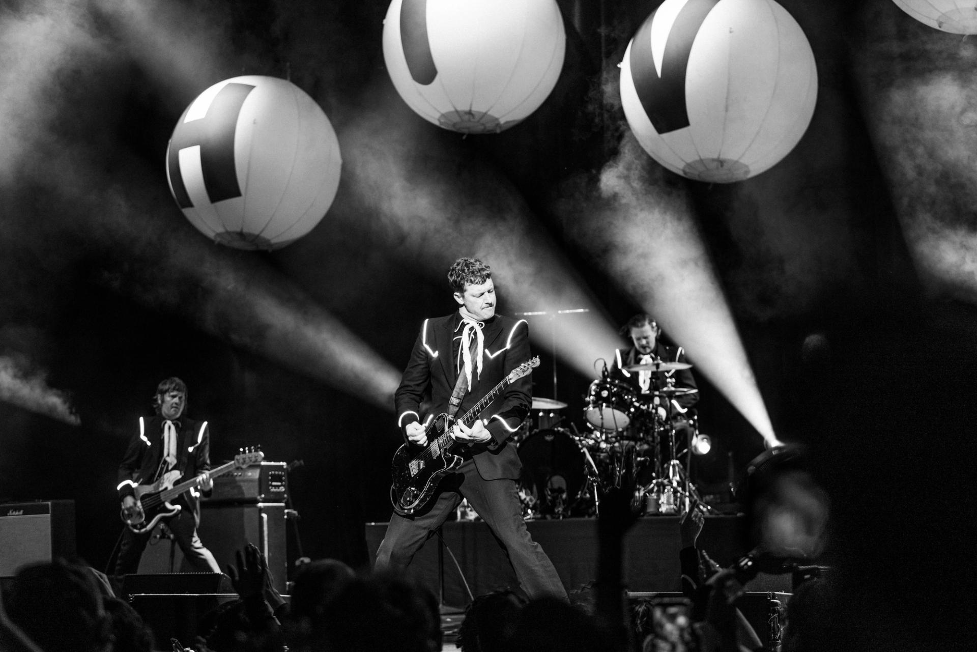 The Hives performing live on stage at Teatro Metropolitan in Mexico City, photographed by Alan Cortés