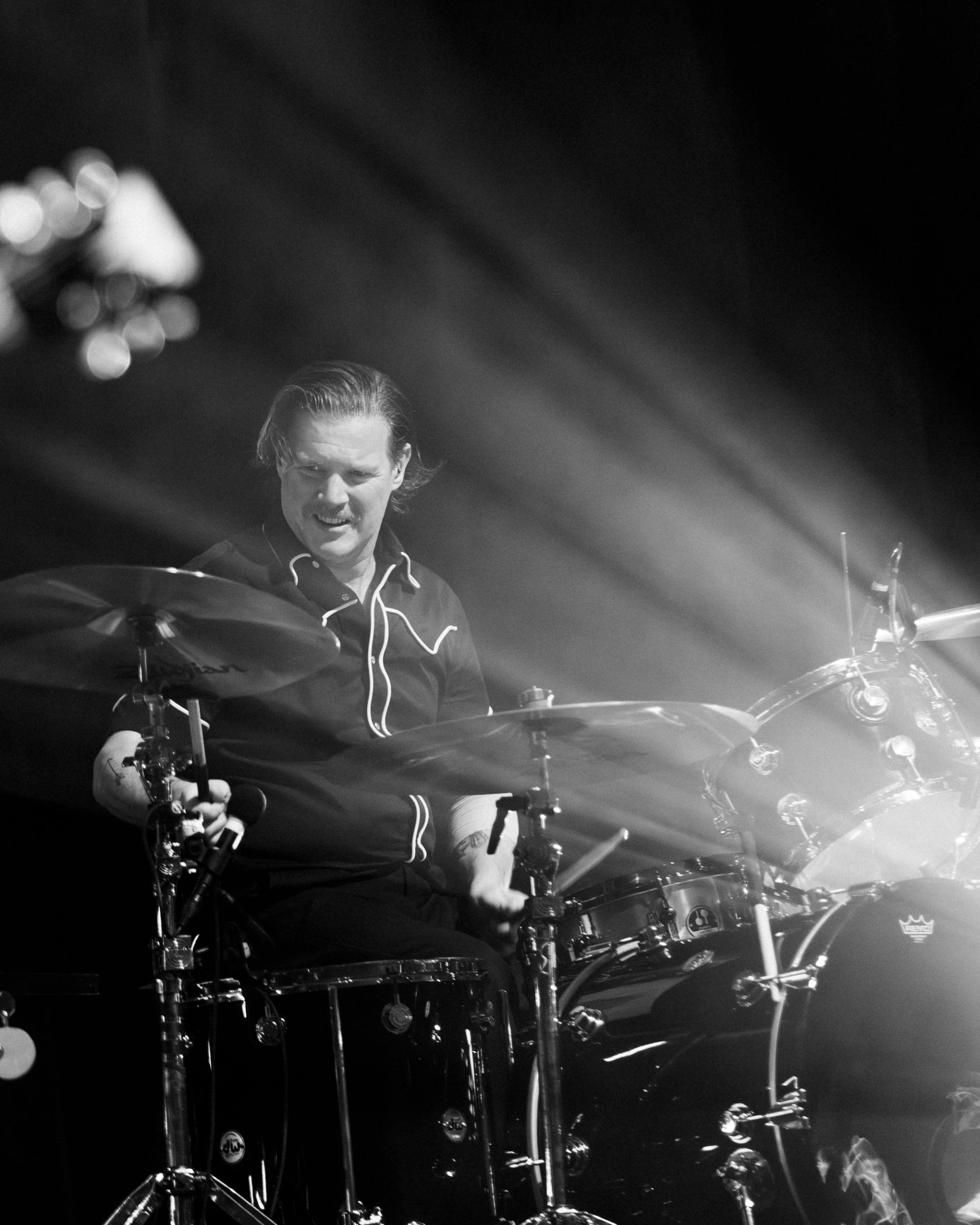 The Hives performing live on stage at Teatro Metropolitan in Mexico City, photographed by Alan Cortés