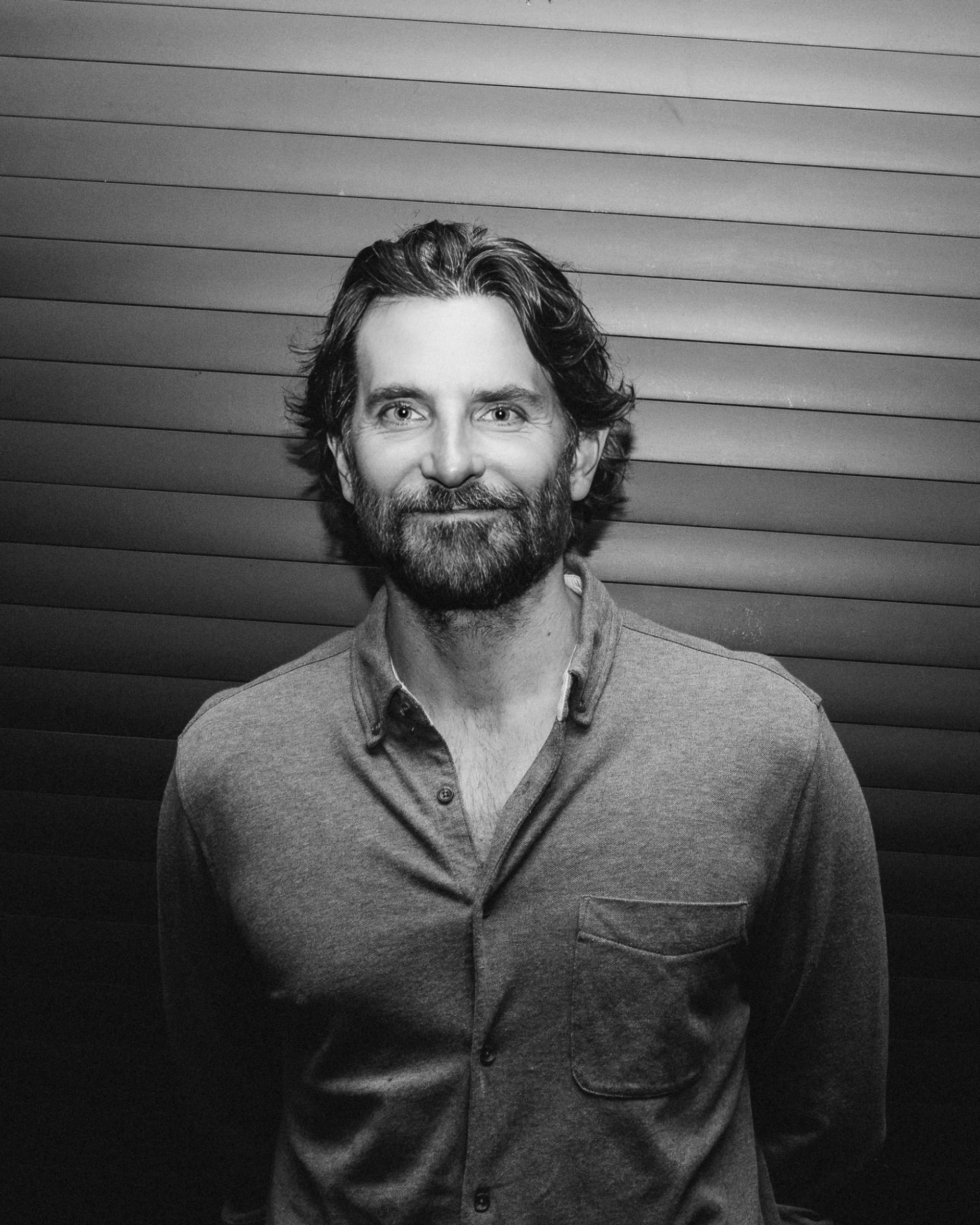 Bradley Cooper portrait in black and white, middle shot, photographed by Alan Cortés in Mexico City