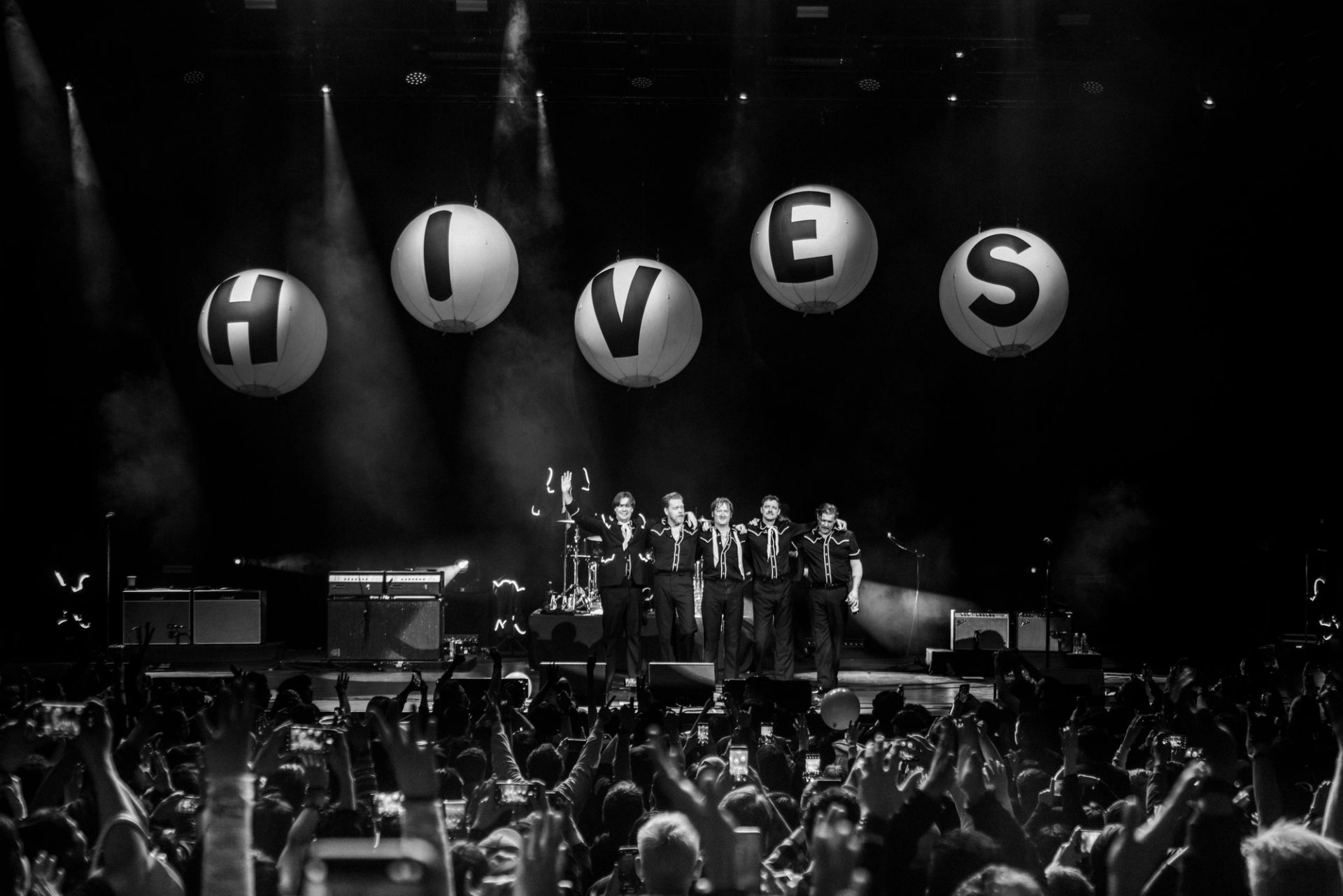The Hives performing live on stage at Teatro Metropolitan in Mexico City, photographed by Alan Cortés