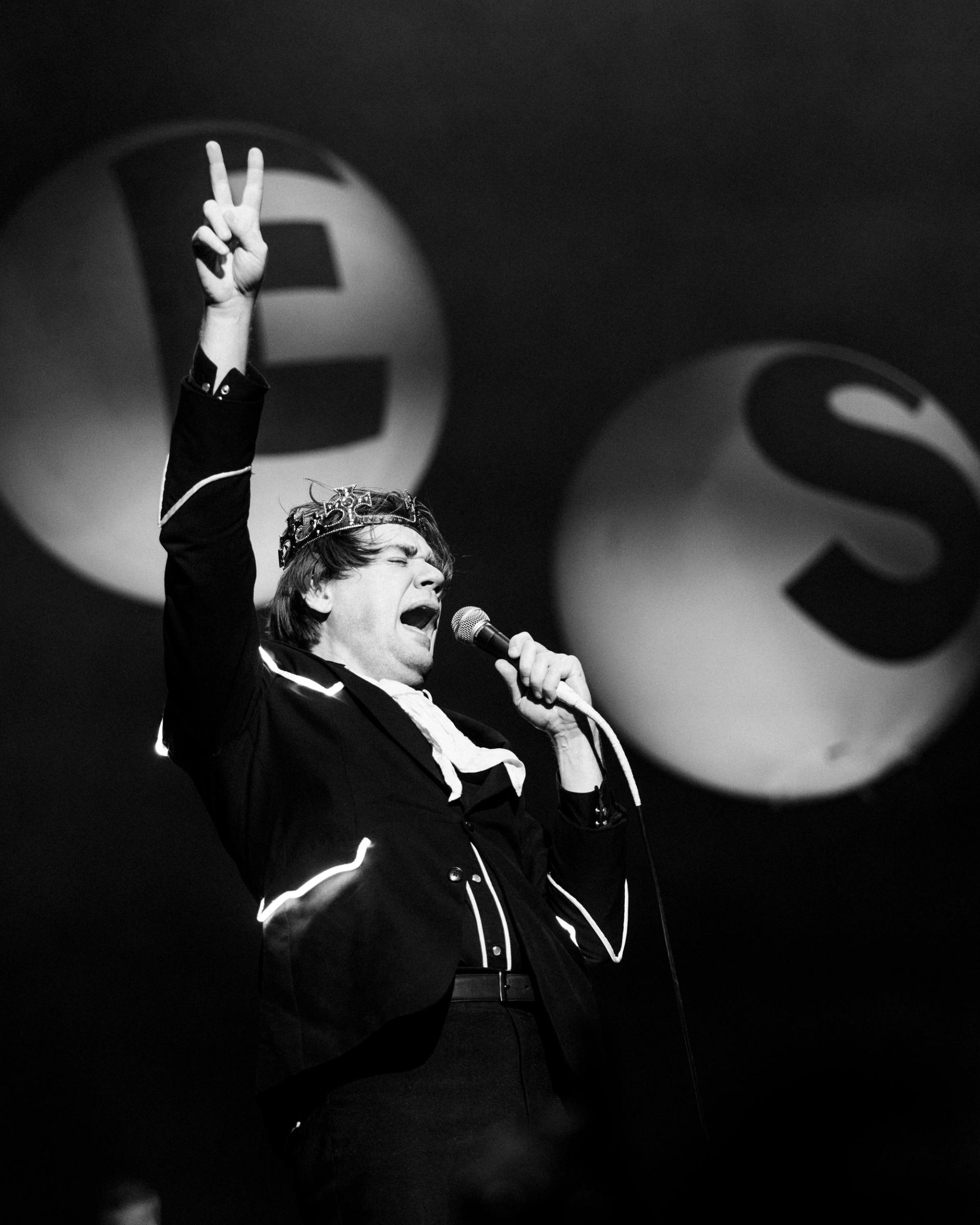 The Hives performing live on stage at Teatro Metropolitan in Mexico City, photographed by Alan Cortés