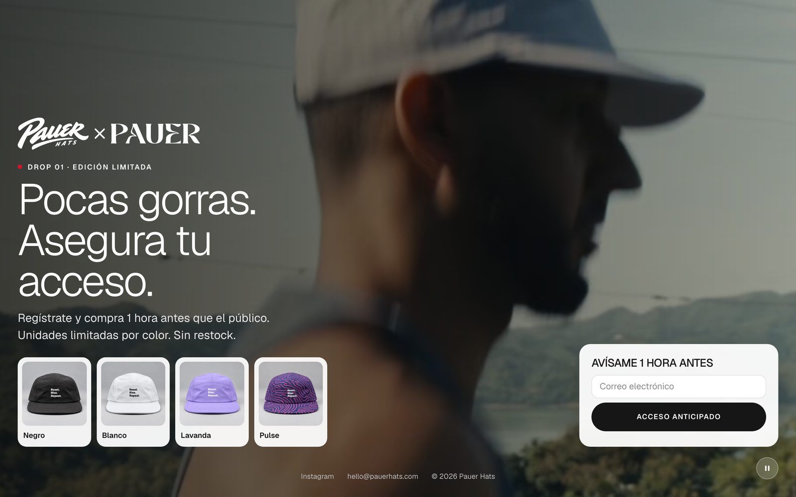 PAUER HATS early-access landing page: Pocas gorras. Asegura tu acceso, the four caps and an email form, over the brand video