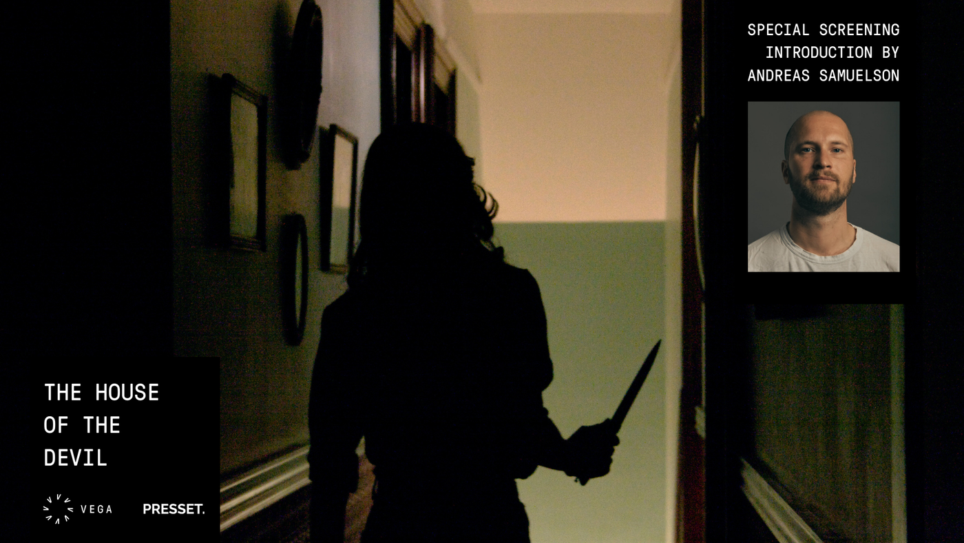 en silhuett av en kvinne med en kniv som går i korridoren