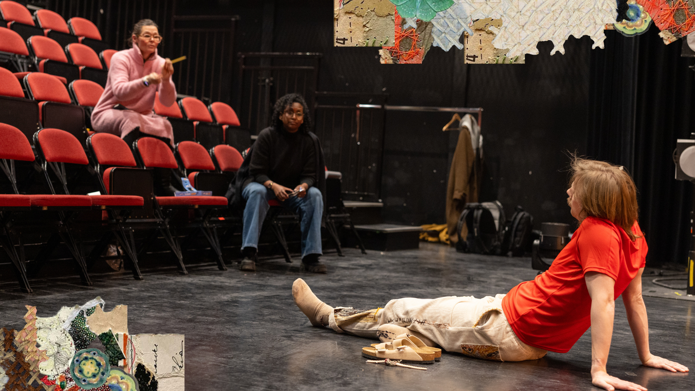 Katinka Rydin gir tilbakemeldinger til Fredrik Høyer i teatersalen