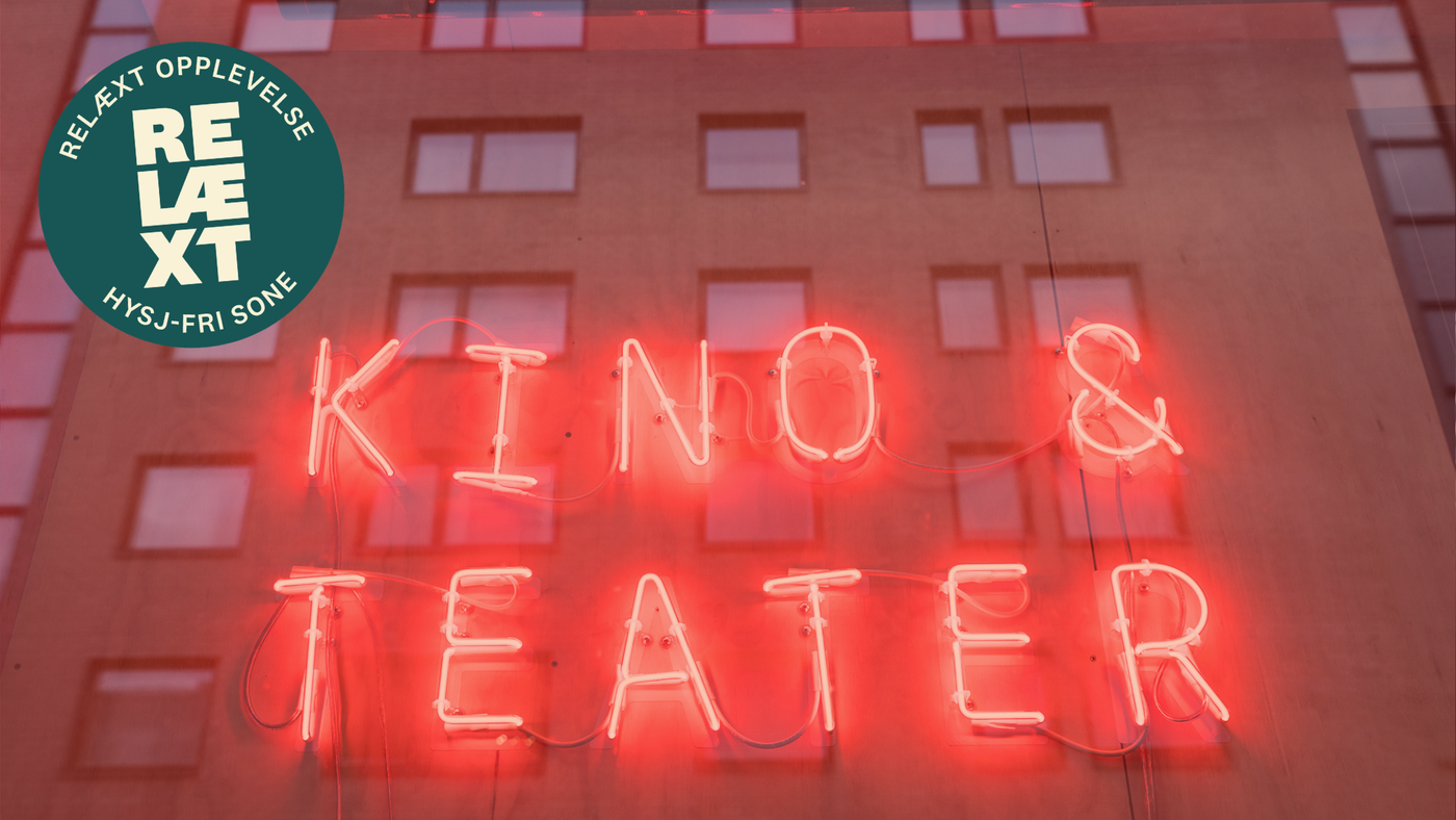 Bilde av neonskilt hvor det står Kino & Teater. På bildet er det et Relæxt-vannmerke