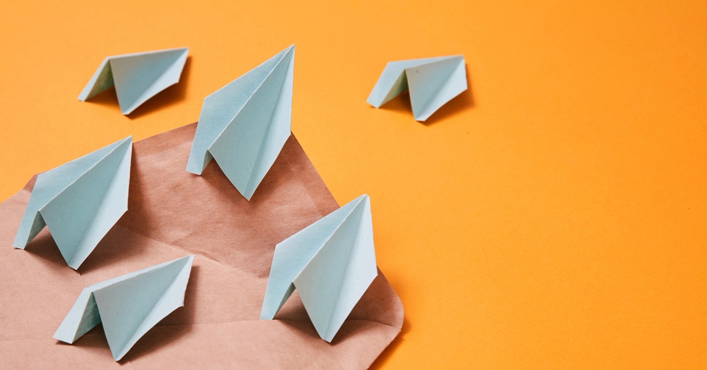 Illustration of successful email course examples flowing through inbox envelopes and lesson modules