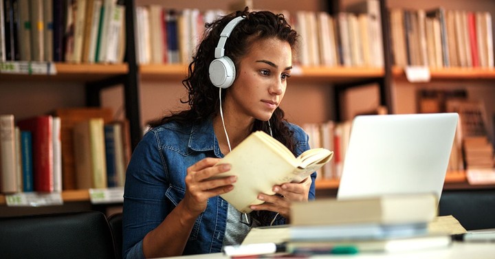 Illustration of engaged students completing an online course with progress bars and lesson icons