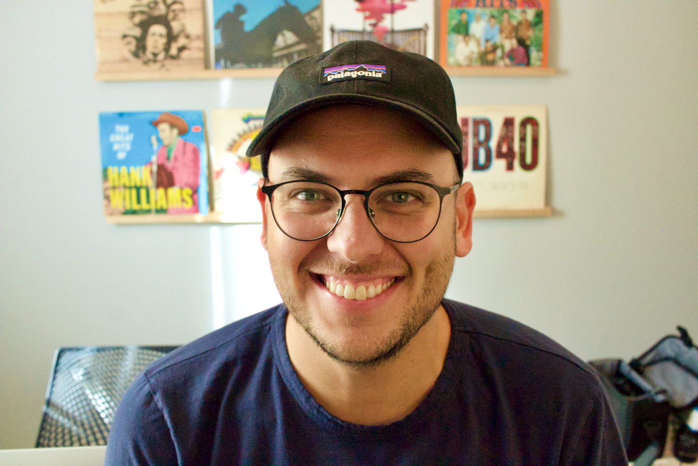 Portrait illustration of creator Robert Williams beside a paid newsletter and subscriber icons