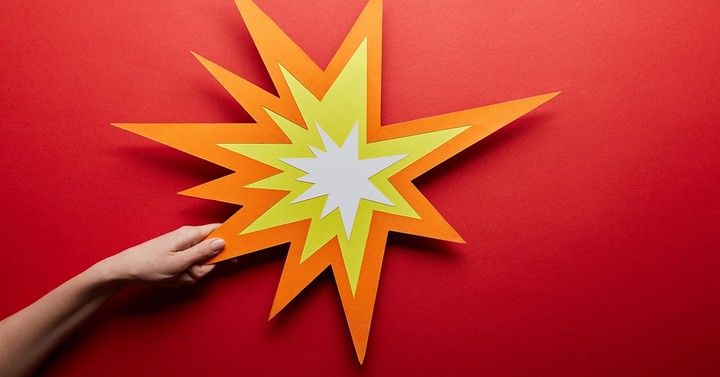Illustration of three lead magnets attracting email subscribers with magnet and envelope icons