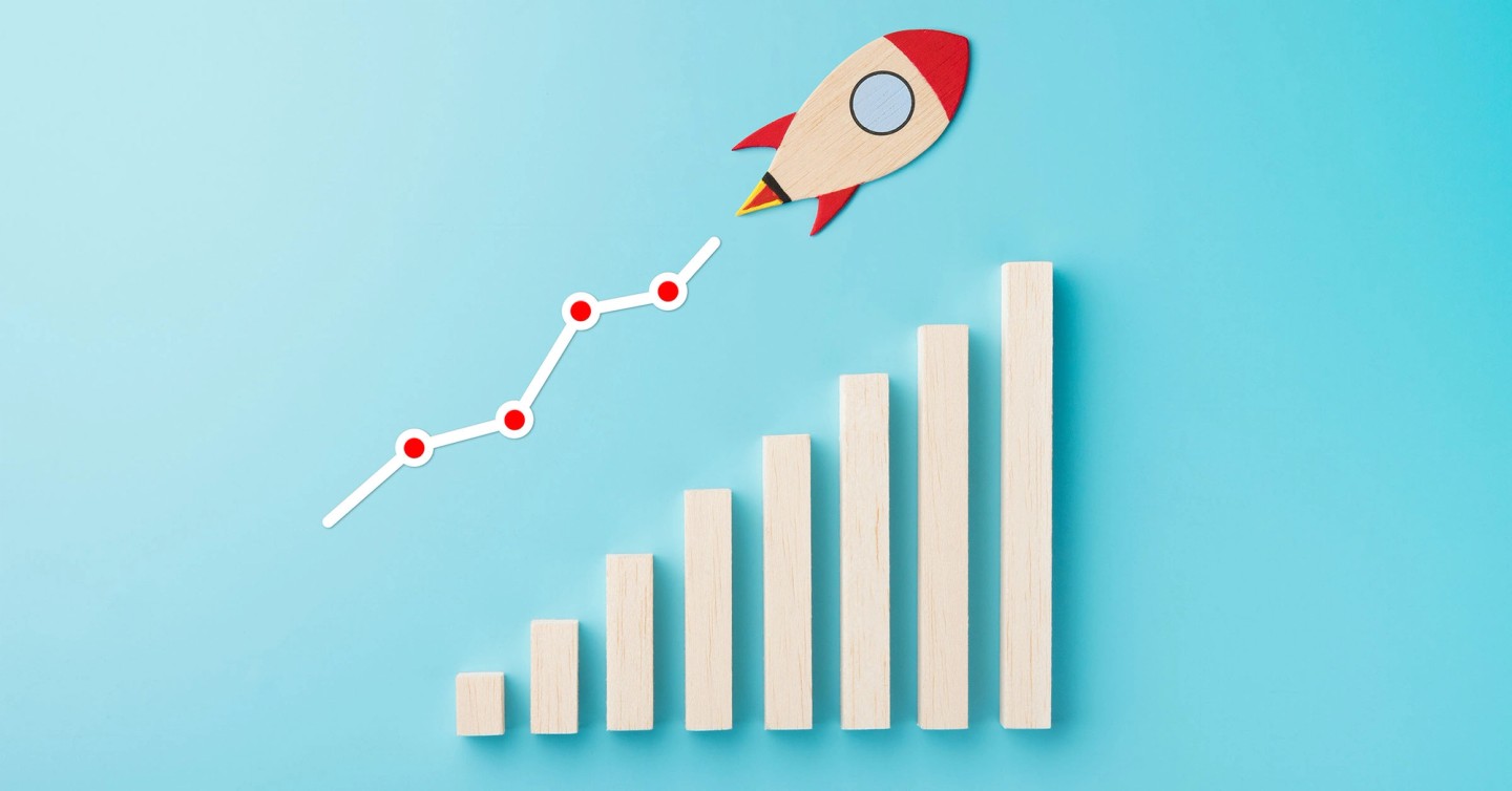 Portrait of online course creator John D. Saunders with success metrics and dollar icons