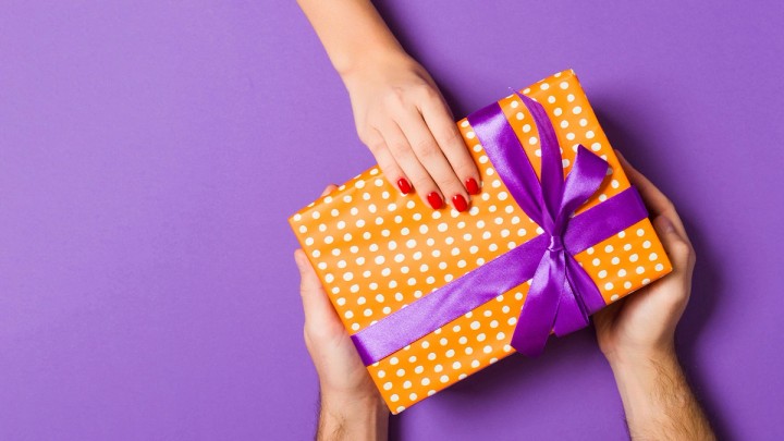 Illustration of free content being shared with audience growing and sales rising