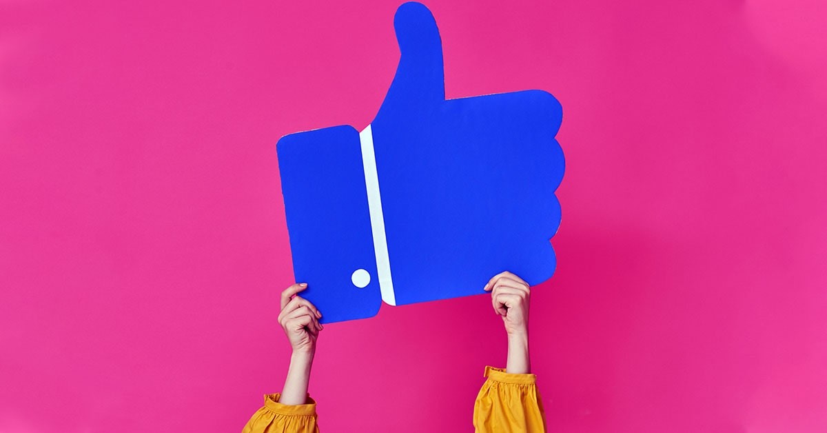 Illustration of Facebook ad targeting an online course audience with click cursor and conversion charts