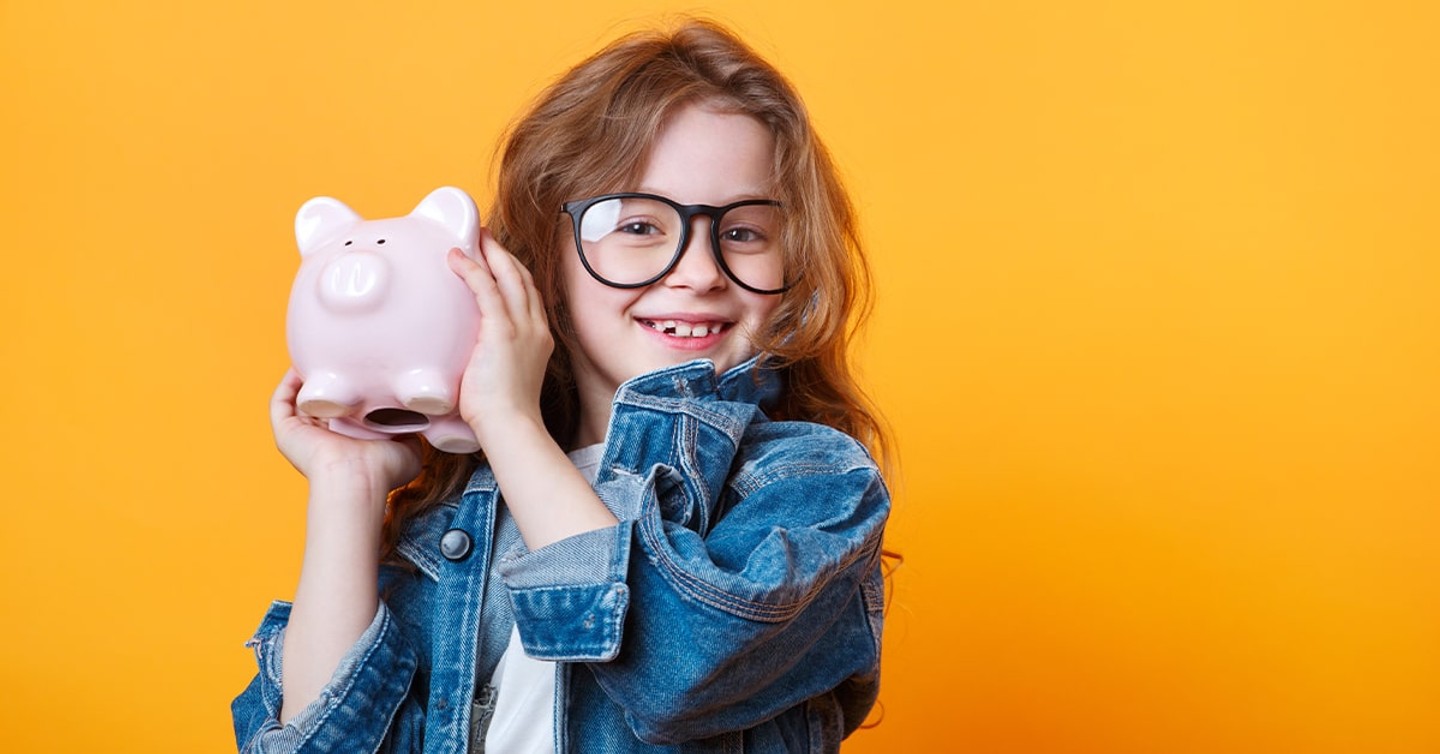 Portrait of course creator Becky Mollenkamp with savings illustration and Podia branding