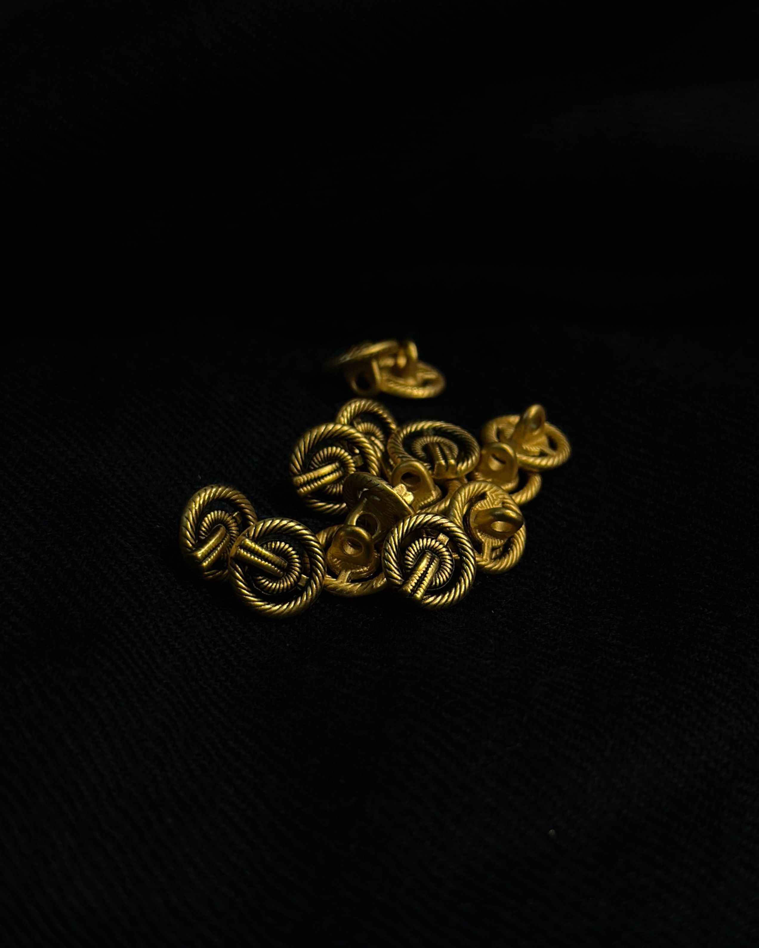 Golden Knot Button