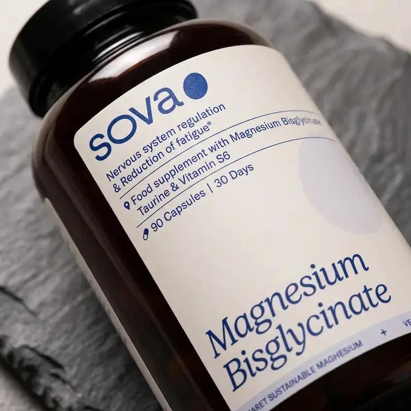 Nahaufnahme des Etiketts von Sova Magnesium Bisglycinate mit Taurin und Vitamin B6