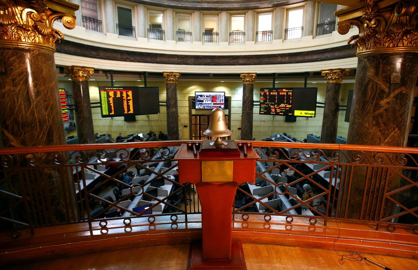 قطاع الخدمات التعليمية بالبورصة المصرية يصعد بنسبة 2.22% رغم تراجع المؤشر الرئيسي