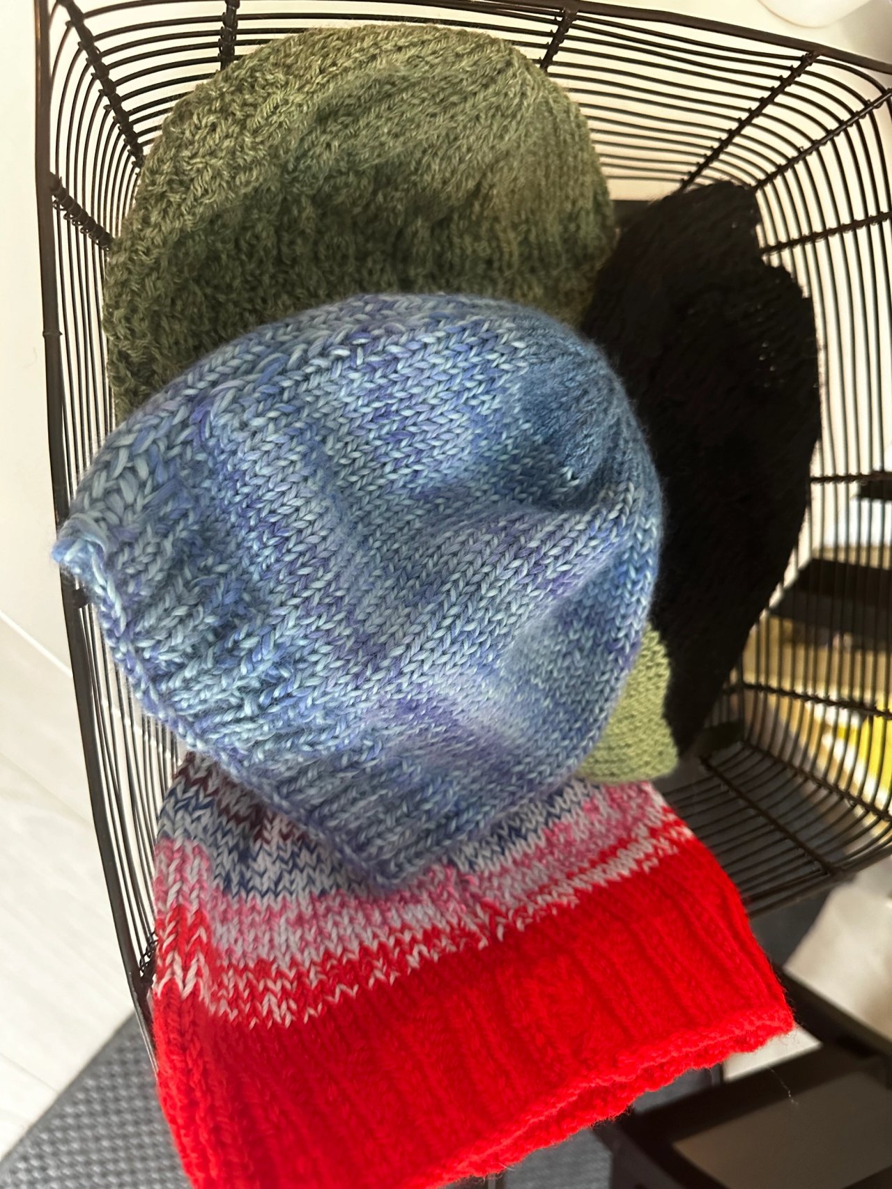 Knitted hats for free for the crew