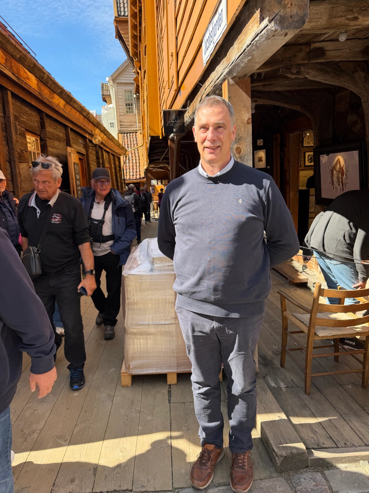 Direktør Bernt-Håvard Øyen i Stiftelsen Bryggen i Bryggens indre gemakker hvor svært mange turister finner veien