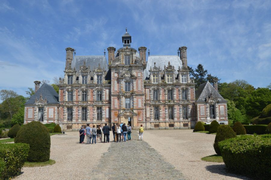 Guided tour of the Château + park & gardens