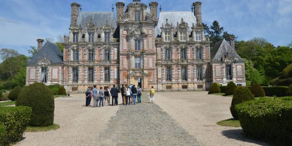 Guided tour of the Château + park & gardens