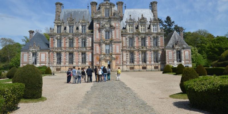 Guided tour of the Château + park & gardens