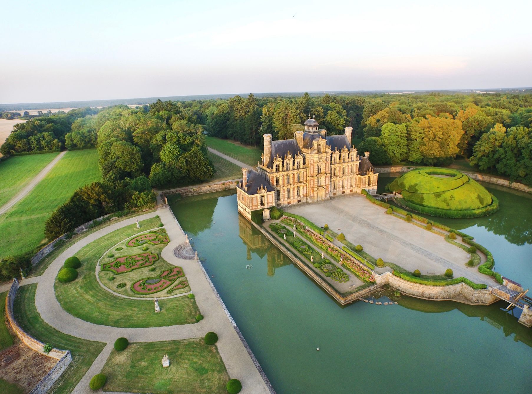 Self-guided tour of the estate