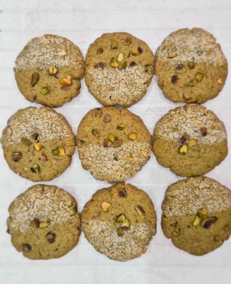 Pistachio millet cookies with coconut