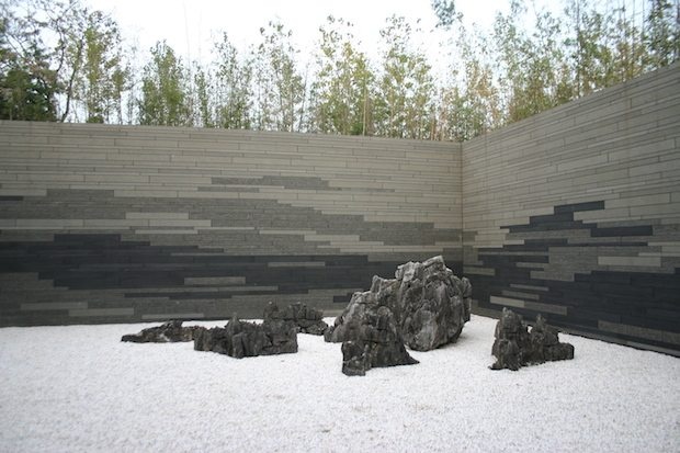 An outdoor installation modeled after Mu Xin's landscape paintings. (Jing Daily)