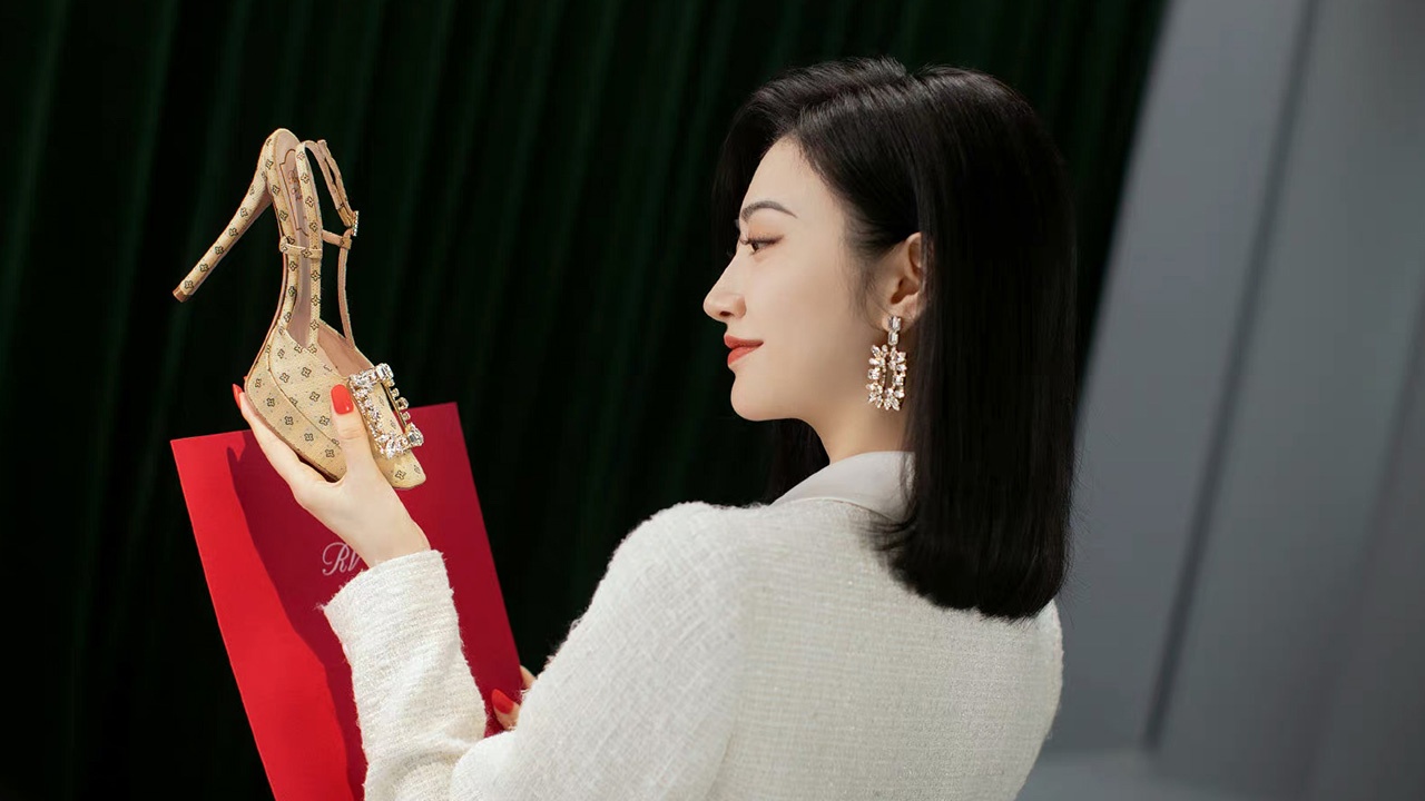 Chinese actress Jing Tian has been fined $1.08 million for promoting a questionable health product, serving as a timely warning against false advertising. Photo: Roger Vivier