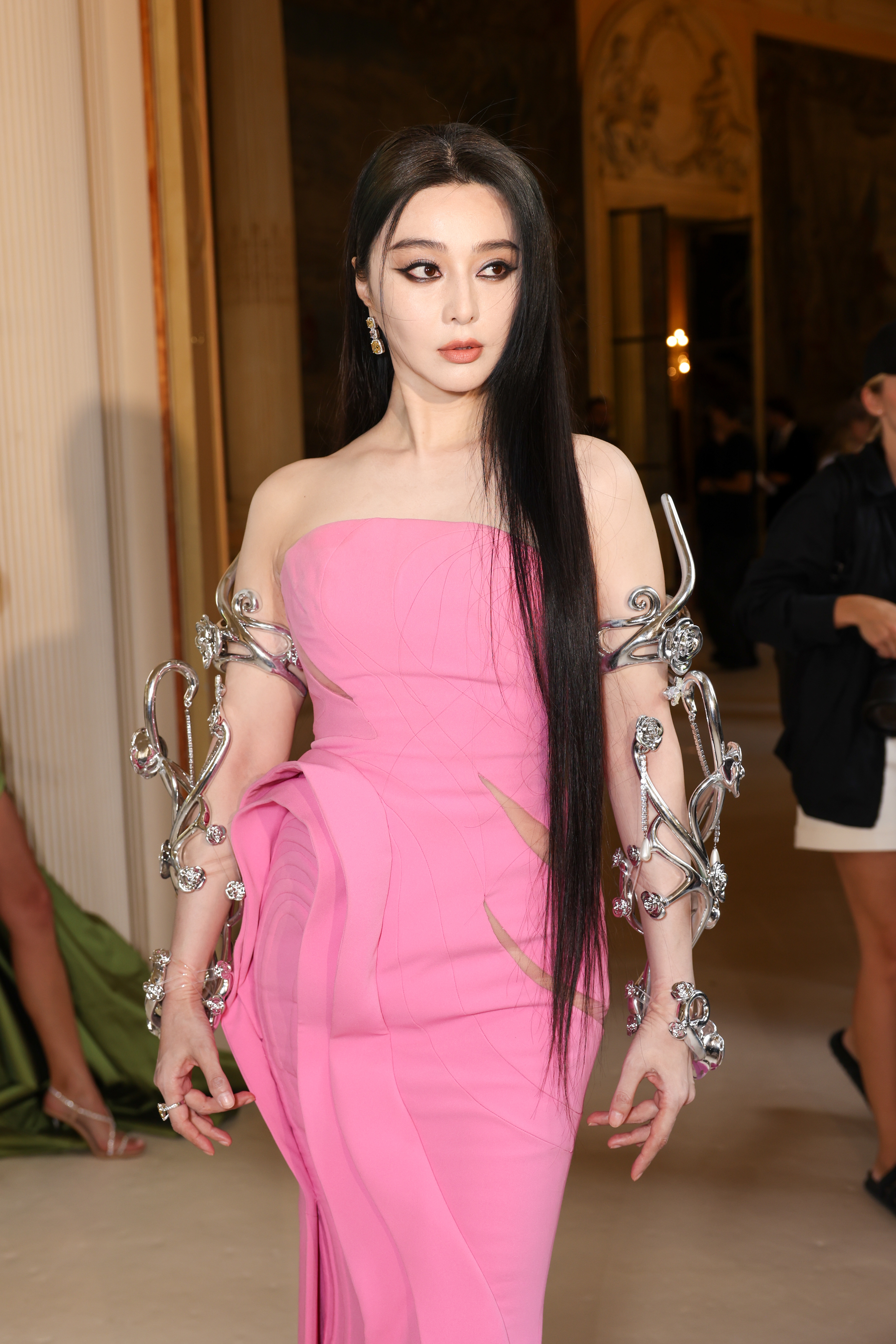 Fan Bingbing wears Useless Objects jewelry (by Lucia Liu) at Paris Couture Week in June 2024. Image: Getty Images