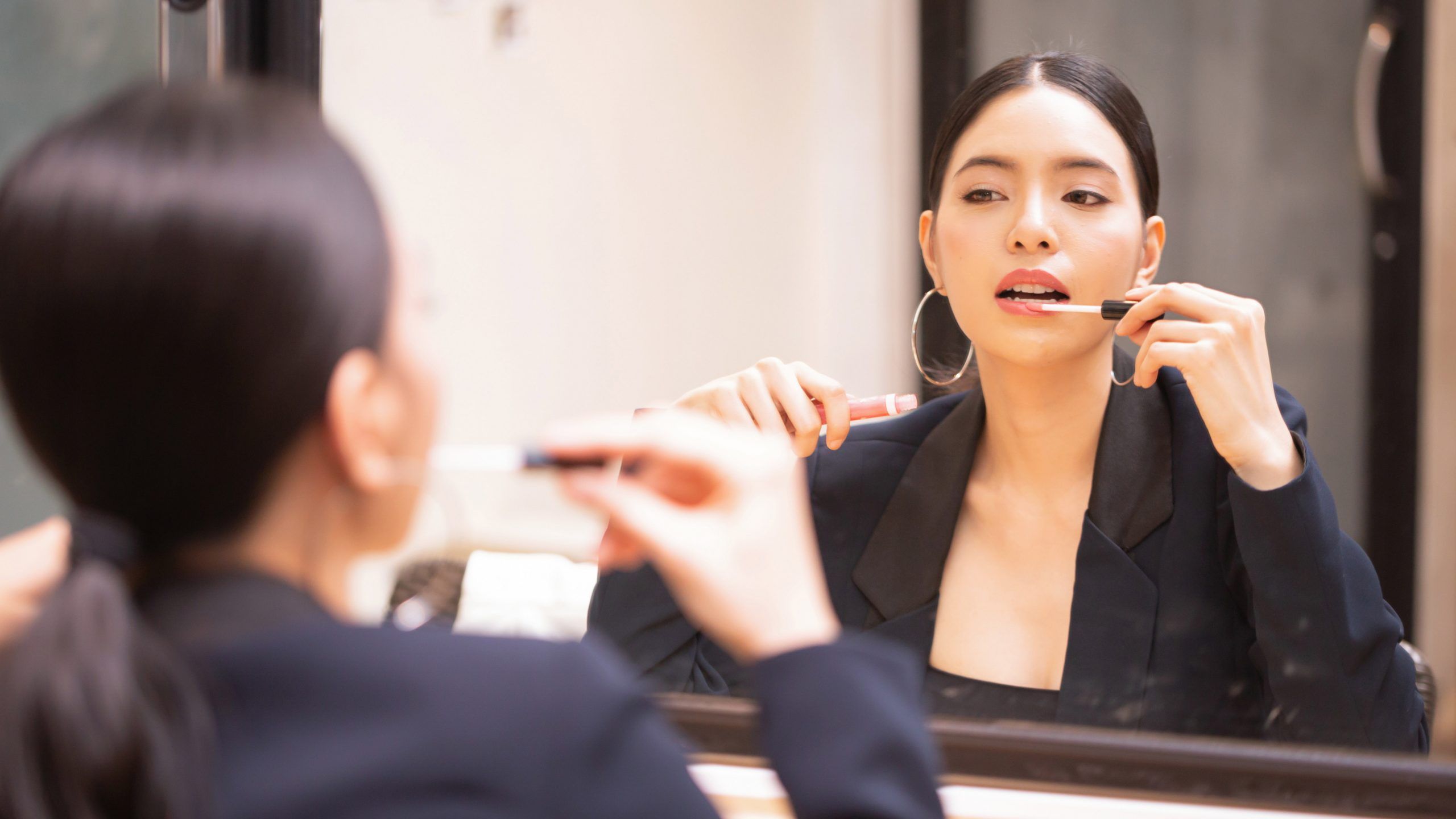 These young Chinese women are ditching make-up as they reject