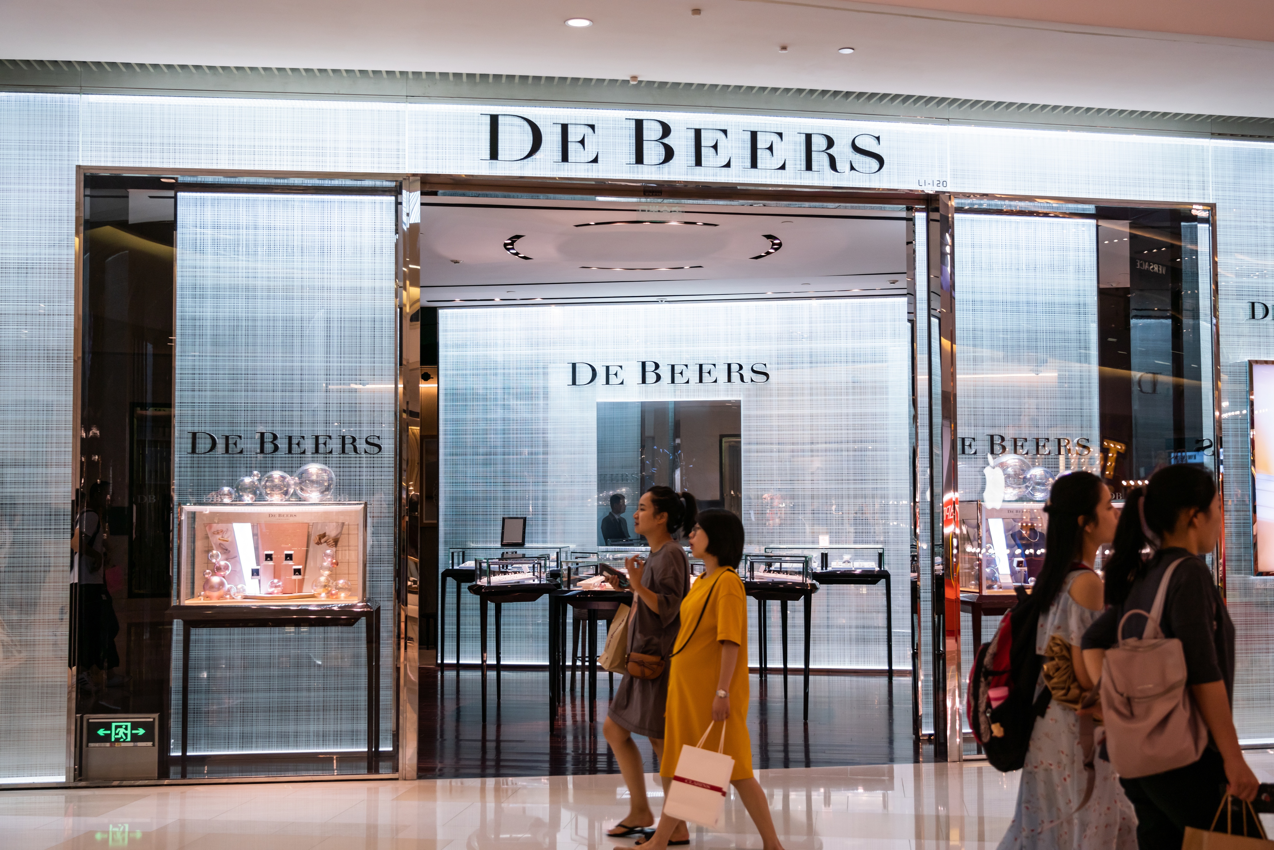 Pedestrians walk past a De Beers store in Shanghai on July 20, 2019. Photo: Getty Images 