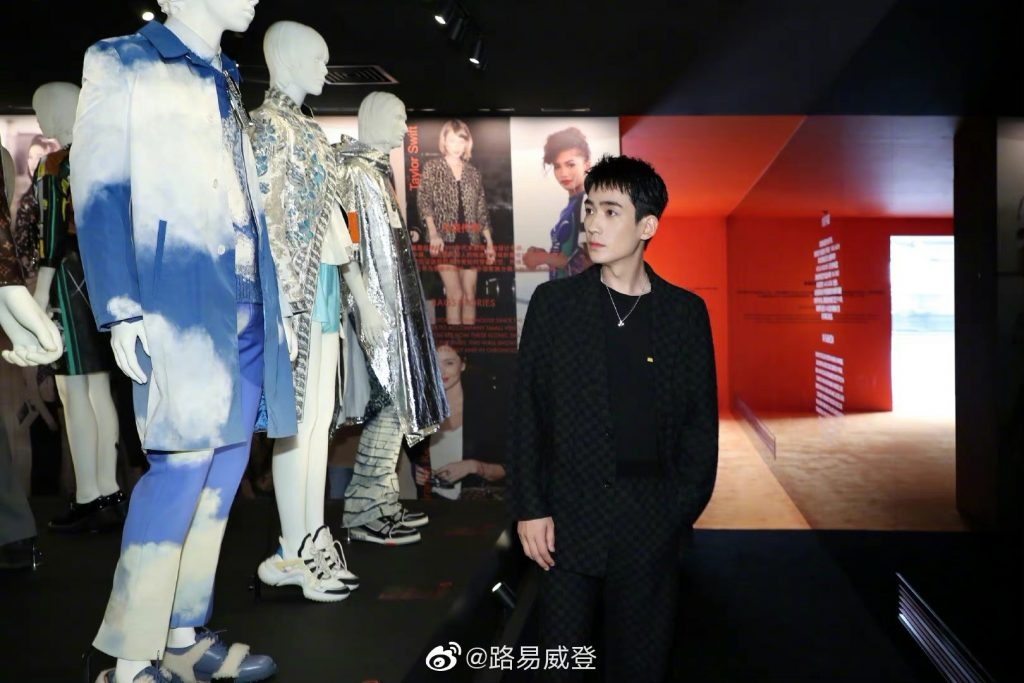 Ahead of Singles' Day, Zhu Yilong promoted Louis Vuitton's "See LV" exhibition in Wuhan, garnering over 100,000 likes on Weibo. Photo: Louis Vuitton's Weibo