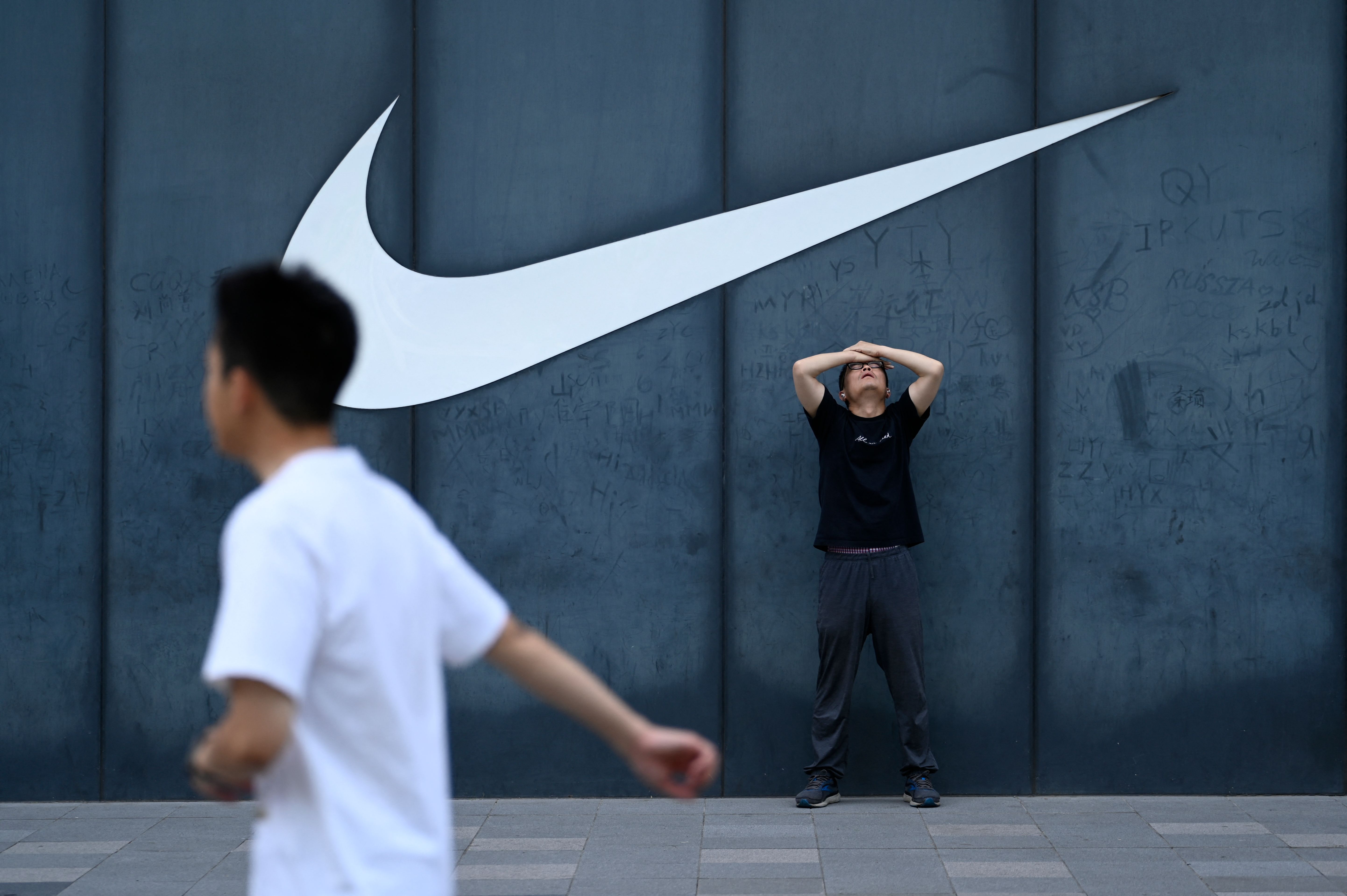 China Signals: Nike resets, Plustwo folds, a Brooks KOL cheats, Tiffany flips
