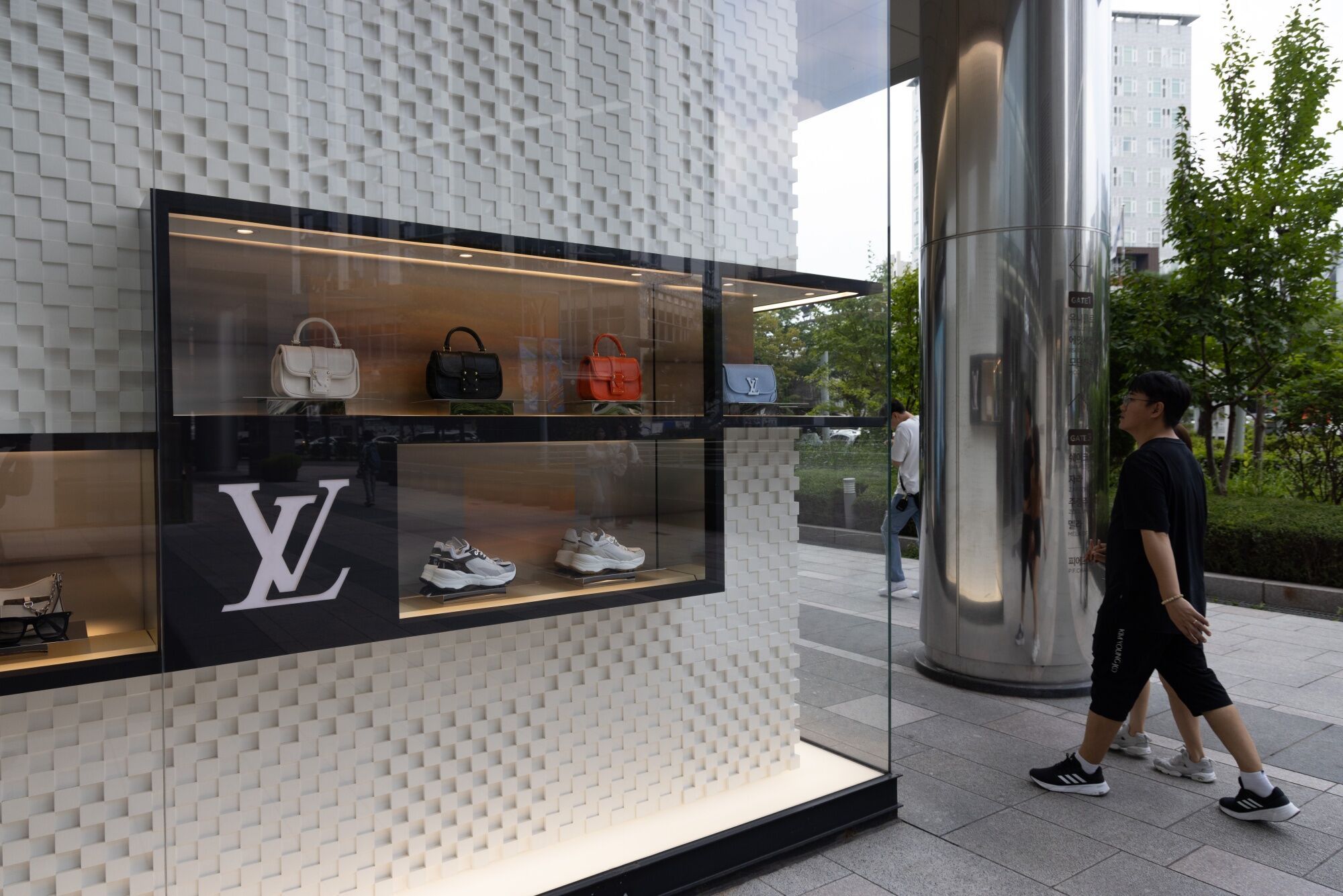LVMH bets on South Korea to spur growth on US, China uncertainty | Jing ...