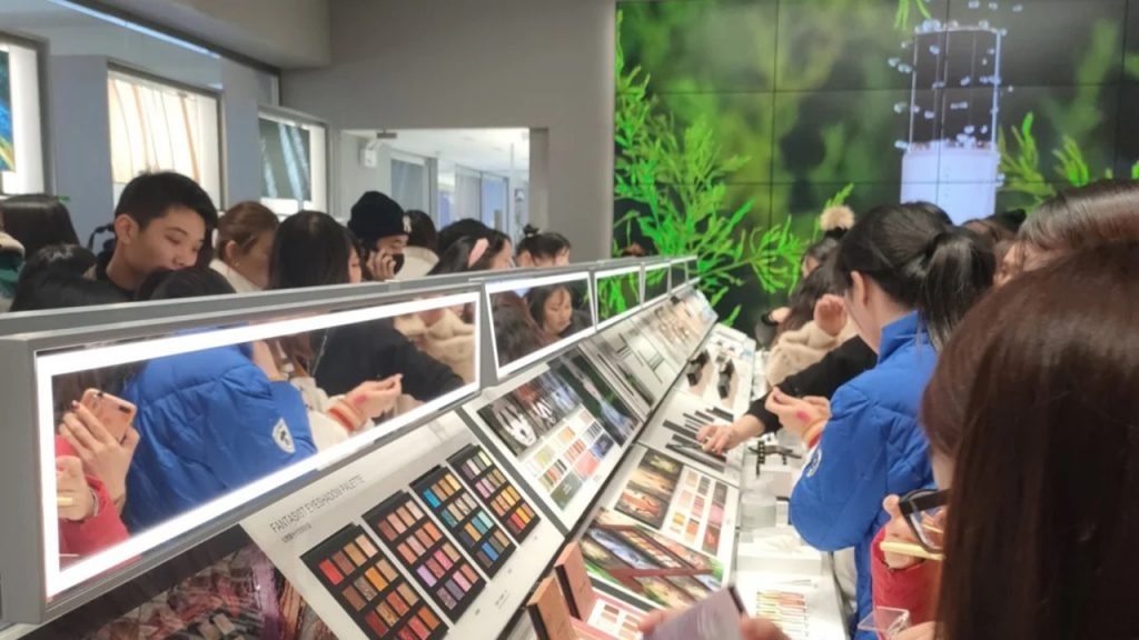 Inside a Perfect Diary store before the COVID-19 outbreak. Photo: @Jufanzi/Little Red Book