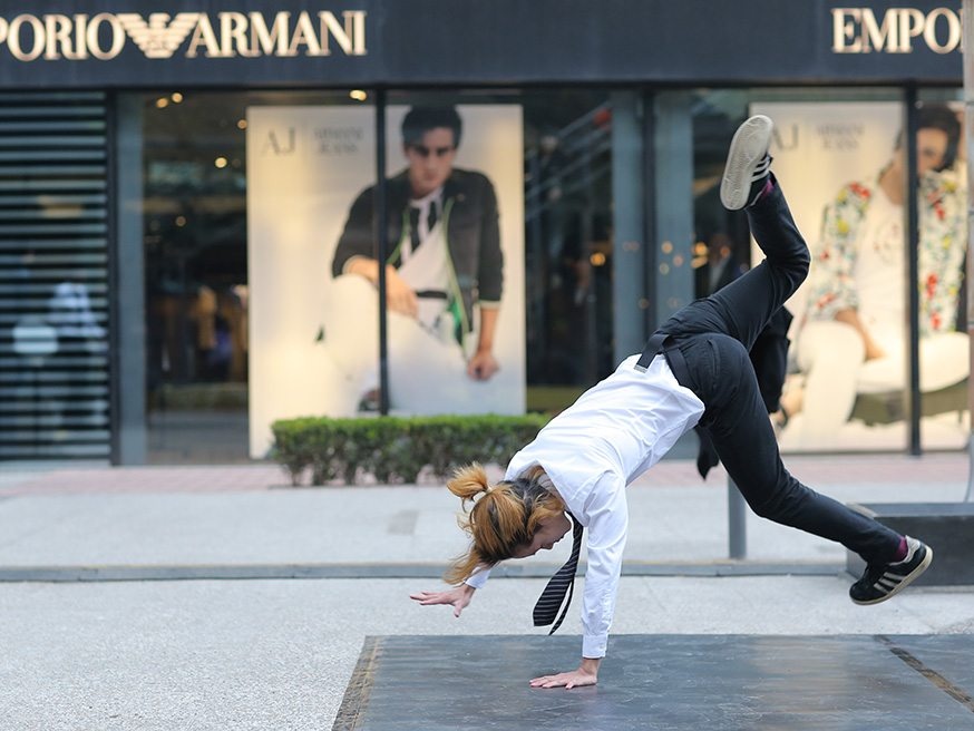 A performer in the North side of Taikoo Li at the Fashion Festival. (Courtesy Photo)