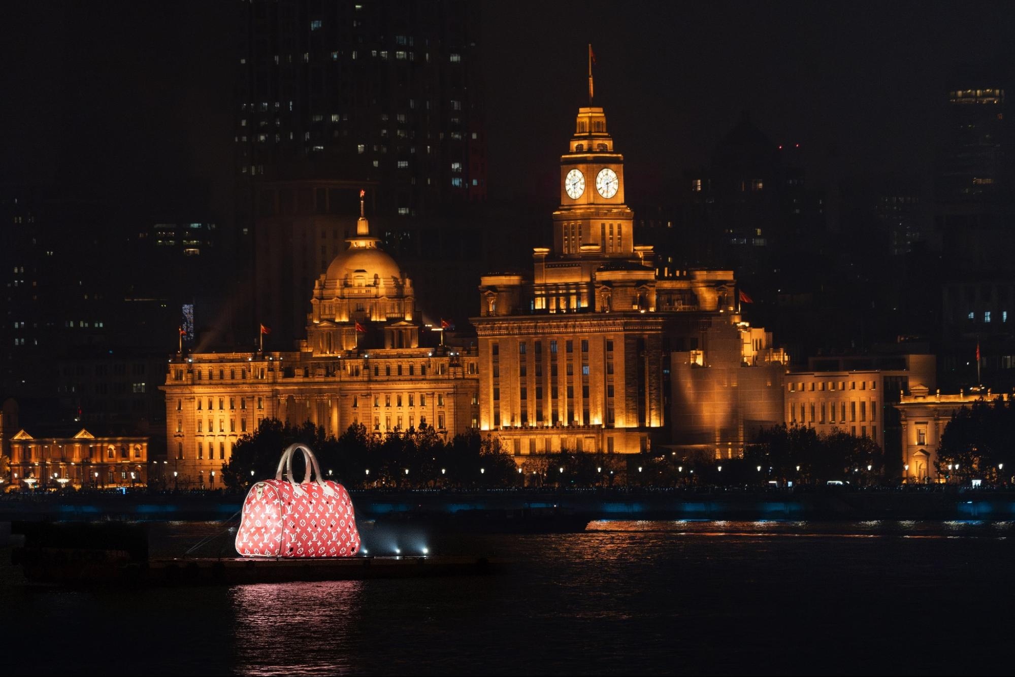 Louis Vuitton unveiled an inflatable sculpture of its iconic Speedy handbag in Shanghai. Photo: Louis Vuitton
