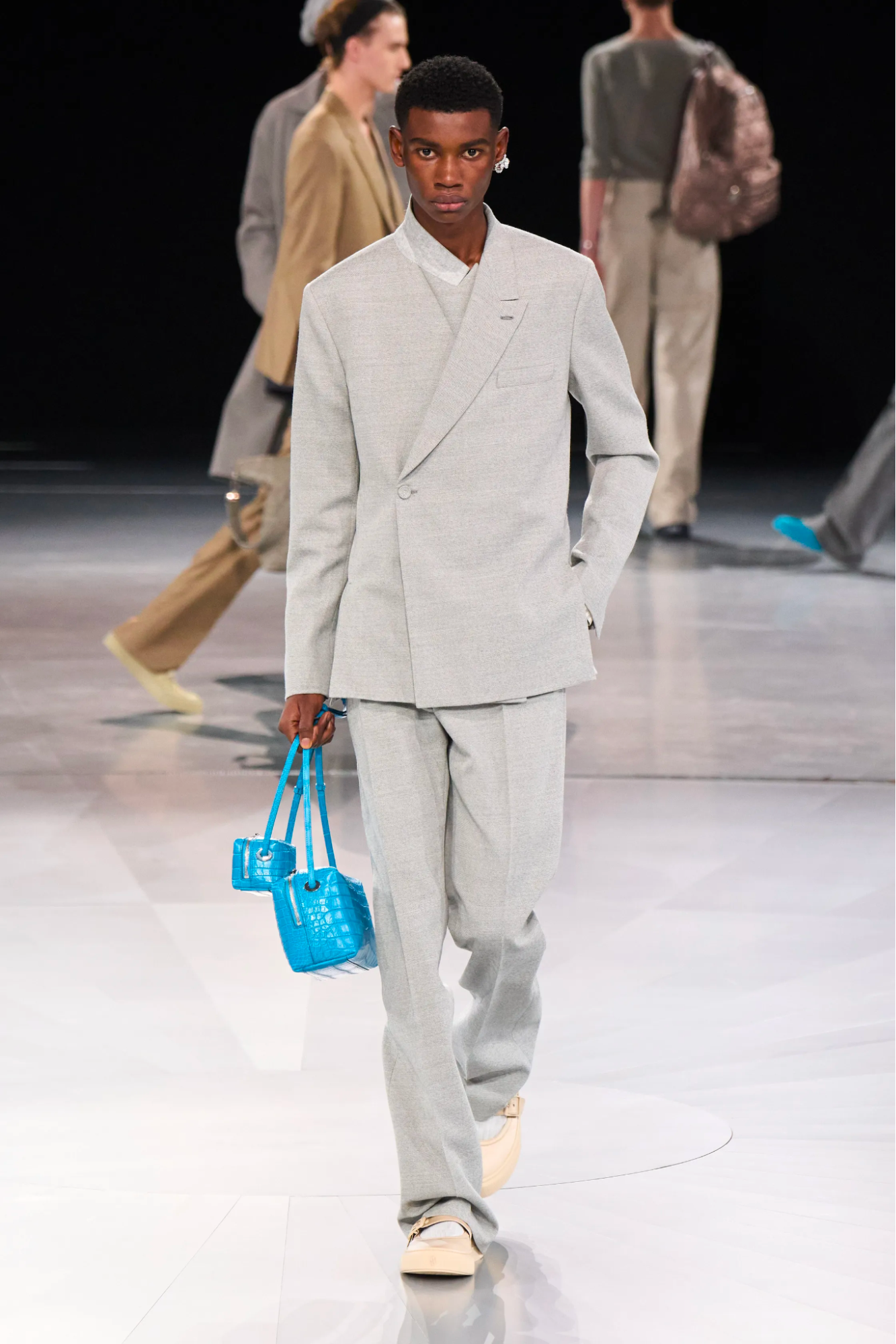 Kim Jones capitalizes on the preference for business attire among Dior's clientele. Photo: Dior
