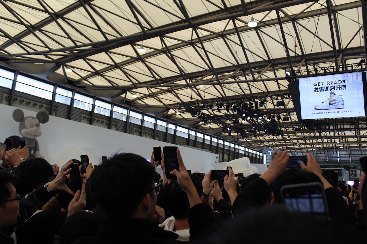 Sneakerheads waiting to scan the QR code to get the chance to buy Clot's exclusive. Photo: Ruonan Zheng/Jing Daily