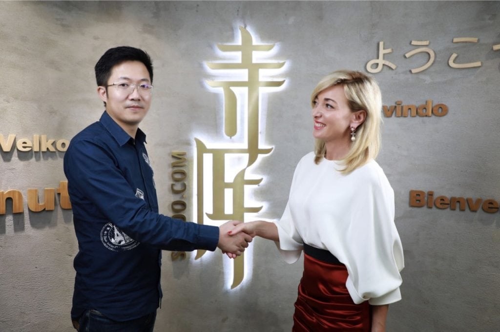 Federica Marchionni (right) with Secoo CEO Richard Li (left). Courtesy photo