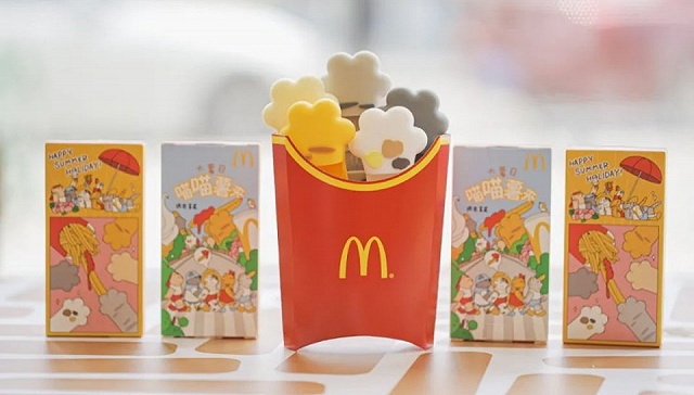 In July, Chinese McDonald’s released a “Meow Meow fries Clip,” which is a silicone, cat-claw-shaped finger toy that’s used for picking up fries. Source: Jiemian News