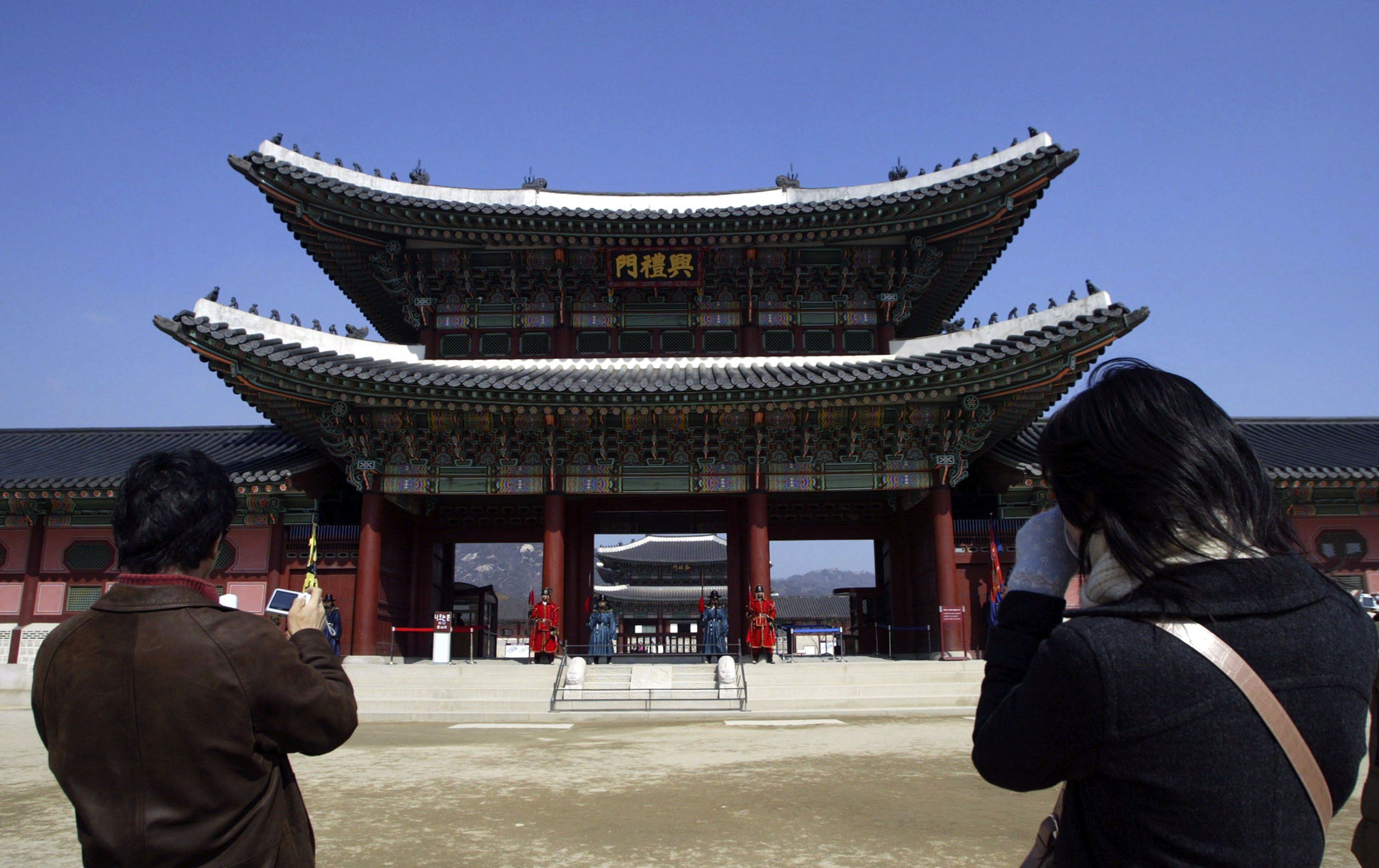 Chinese travelers swap luxury for short Asian trips this summer