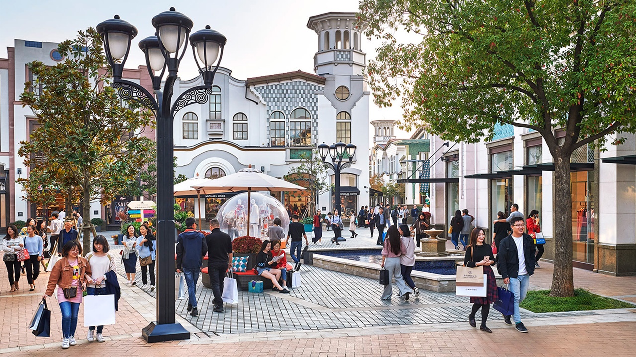 Shopping hauls? In this economy? China’s outlet malls are booming as middle-class consumers find ways to be fashionable on tighter budgets. Photo: Bicester Village Suzhou